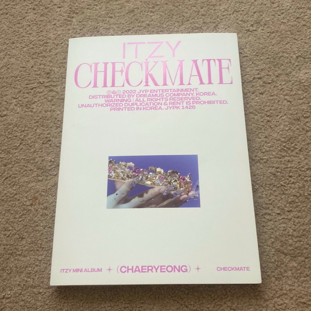 Itzy Checkmate Kpop album Chaeryeong Version